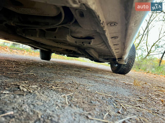 Білий Тойота Королла, об'ємом двигуна 1.33 л та пробігом 302 тис. км за 3999 $, фото 17 на Automoto.ua