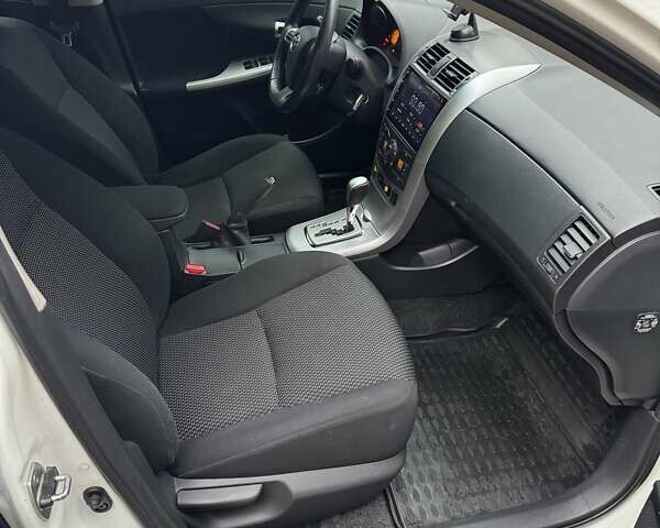 Белый Тойота Королла, объемом двигателя 1.6 л и пробегом 163 тыс. км за 9500 $, фото 8 на Automoto.ua