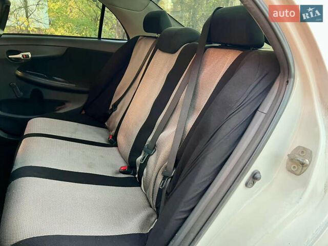 Білий Тойота Королла, об'ємом двигуна 1.33 л та пробігом 302 тис. км за 3999 $, фото 20 на Automoto.ua