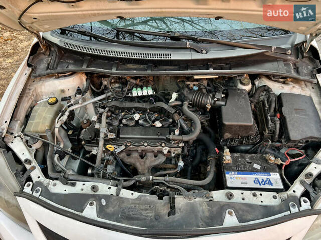 Білий Тойота Королла, об'ємом двигуна 1.33 л та пробігом 302 тис. км за 3999 $, фото 29 на Automoto.ua