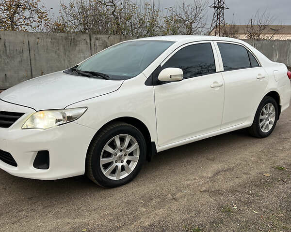 Белый Тойота Королла, объемом двигателя 1.3 л и пробегом 305 тыс. км за 8100 $, фото 1 на Automoto.ua