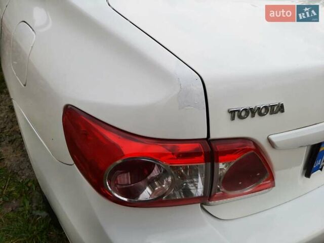 Белый Тойота Королла, объемом двигателя 1.3 л и пробегом 209 тыс. км за 6500 $, фото 16 на Automoto.ua