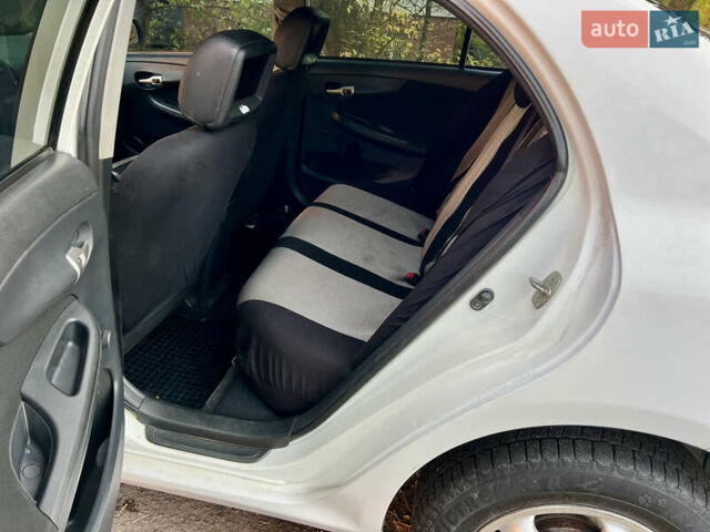 Білий Тойота Королла, об'ємом двигуна 1.33 л та пробігом 302 тис. км за 3999 $, фото 21 на Automoto.ua