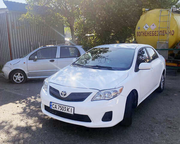 Белый Тойота Королла, объемом двигателя 1.8 л и пробегом 219 тыс. км за 7999 $, фото 2 на Automoto.ua