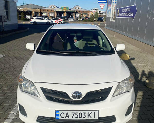 Белый Тойота Королла, объемом двигателя 1.8 л и пробегом 220 тыс. км за 7999 $, фото 1 на Automoto.ua