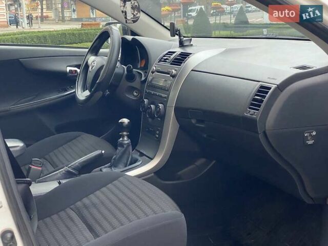 Белый Тойота Королла, объемом двигателя 1.33 л и пробегом 300 тыс. км за 5250 $, фото 10 на Automoto.ua