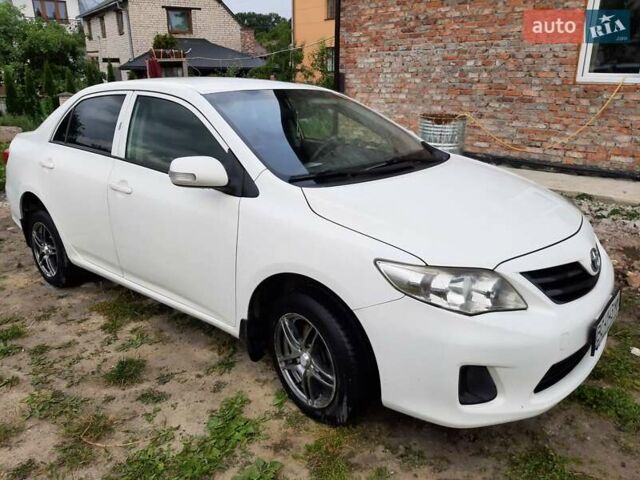 Белый Тойота Королла, объемом двигателя 1.3 л и пробегом 209 тыс. км за 6500 $, фото 2 на Automoto.ua