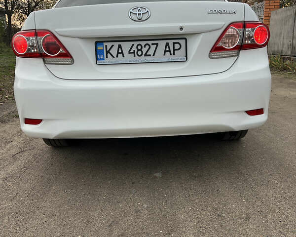 Белый Тойота Королла, объемом двигателя 1.3 л и пробегом 305 тыс. км за 8100 $, фото 4 на Automoto.ua