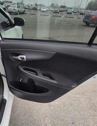 Белый Тойота Королла, объемом двигателя 1.3 л и пробегом 280 тыс. км за 7300 $, фото 11 на Automoto.ua