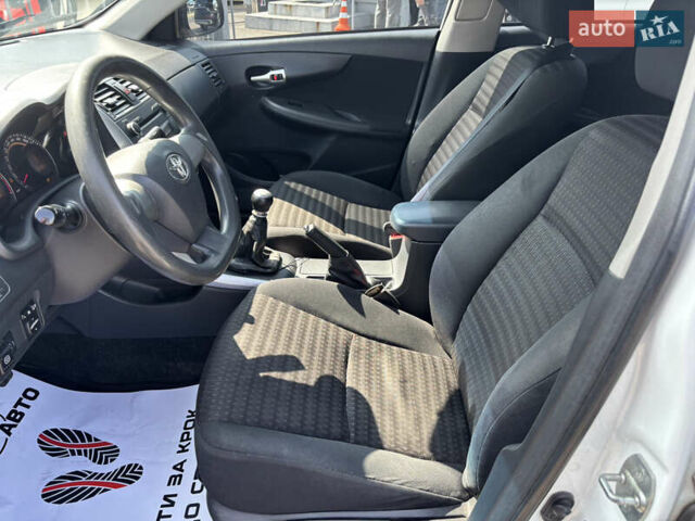 Білий Тойота Королла, об'ємом двигуна 1.33 л та пробігом 210 тис. км за 7000 $, фото 8 на Automoto.ua