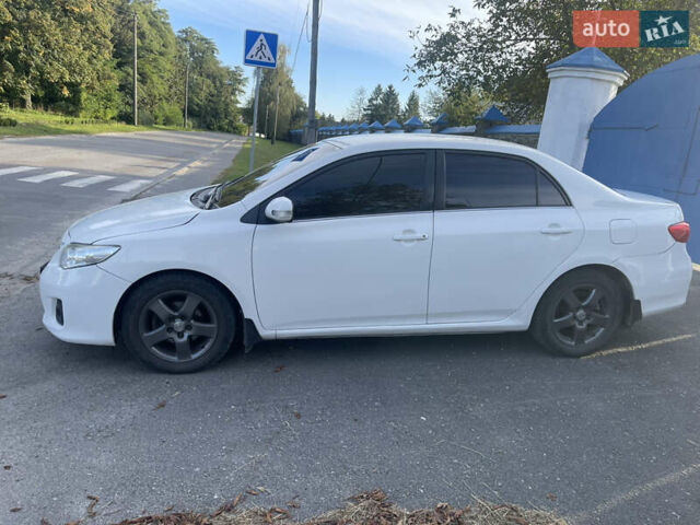 Белый Тойота Королла, объемом двигателя 1.36 л и пробегом 179 тыс. км за 8500 $, фото 1 на Automoto.ua