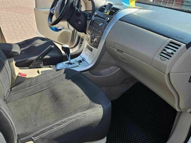 Белый Тойота Королла, объемом двигателя 1.4 л и пробегом 135 тыс. км за 8500 $, фото 1 на Automoto.ua