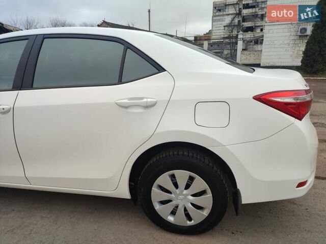 Белый Тойота Королла, объемом двигателя 1.3 л и пробегом 150 тыс. км за 10500 $, фото 2 на Automoto.ua