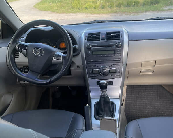 Белый Тойота Королла, объемом двигателя 1.36 л и пробегом 179 тыс. км за 8500 $, фото 7 на Automoto.ua