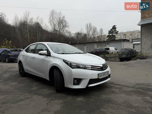 Белый Тойота Королла, объемом двигателя 1.6 л и пробегом 162 тыс. км за 11200 $, фото 1 на Automoto.ua