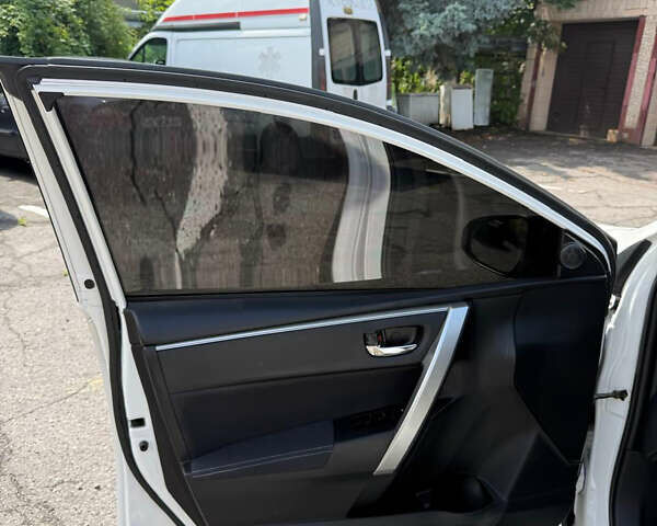 Белый Тойота Королла, объемом двигателя 1.6 л и пробегом 190 тыс. км за 12500 $, фото 12 на Automoto.ua