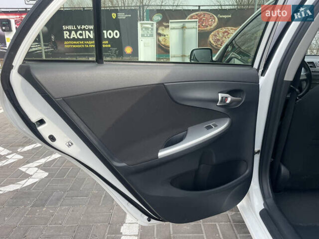 Білий Тойота Королла, об'ємом двигуна 1.6 л та пробігом 141 тис. км за 9800 $, фото 9 на Automoto.ua