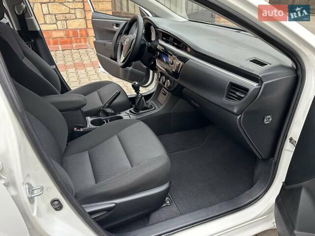 Белый Тойота Королла, объемом двигателя 1.6 л и пробегом 137 тыс. км за 10999 $, фото 60 на Automoto.ua