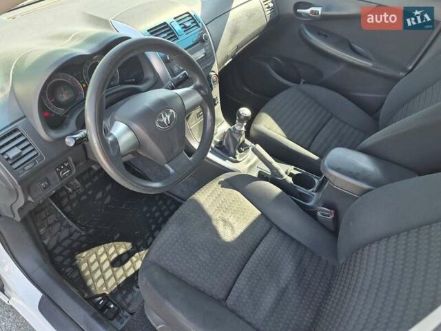 Белый Тойота Королла, объемом двигателя 0 л и пробегом 145 тыс. км за 7300 $, фото 9 на Automoto.ua
