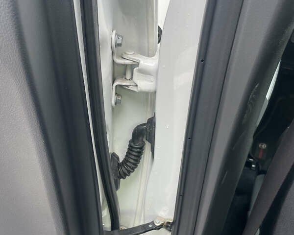 Білий Тойота Королла, об'ємом двигуна 1.6 л та пробігом 141 тис. км за 9800 $, фото 8 на Automoto.ua