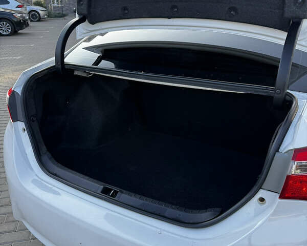 Белый Тойота Королла, объемом двигателя 1.6 л и пробегом 220 тыс. км за 10499 $, фото 11 на Automoto.ua