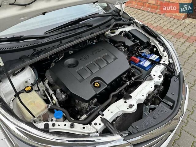 Белый Тойота Королла, объемом двигателя 1.6 л и пробегом 137 тыс. км за 10999 $, фото 68 на Automoto.ua