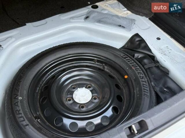 Белый Тойота Королла, объемом двигателя 1.6 л и пробегом 159 тыс. км за 12800 $, фото 19 на Automoto.ua