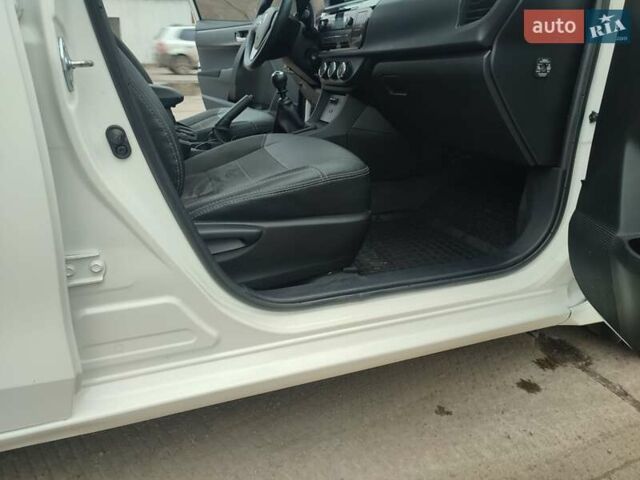 Белый Тойота Королла, объемом двигателя 1.3 л и пробегом 150 тыс. км за 10500 $, фото 33 на Automoto.ua