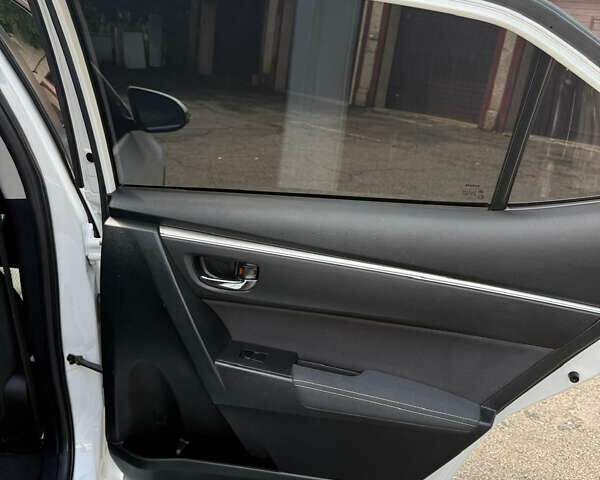 Белый Тойота Королла, объемом двигателя 1.6 л и пробегом 190 тыс. км за 12500 $, фото 7 на Automoto.ua