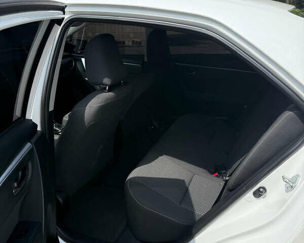 Белый Тойота Королла, объемом двигателя 1.6 л и пробегом 190 тыс. км за 12500 $, фото 13 на Automoto.ua