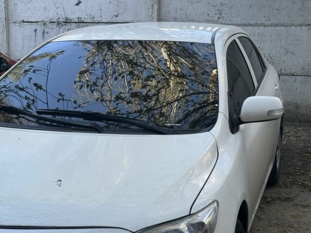 Белый Тойота Королла, объемом двигателя 1.3 л и пробегом 210 тыс. км за 7900 $, фото 4 на Automoto.ua