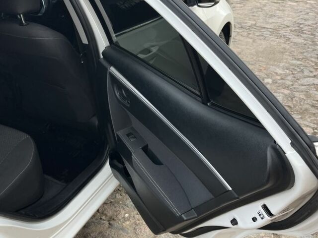 Белый Тойота Королла, объемом двигателя 1.6 л и пробегом 142 тыс. км за 12200 $, фото 18 на Automoto.ua