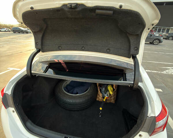 Белый Тойота Королла, объемом двигателя 1.6 л и пробегом 183 тыс. км за 9890 $, фото 29 на Automoto.ua