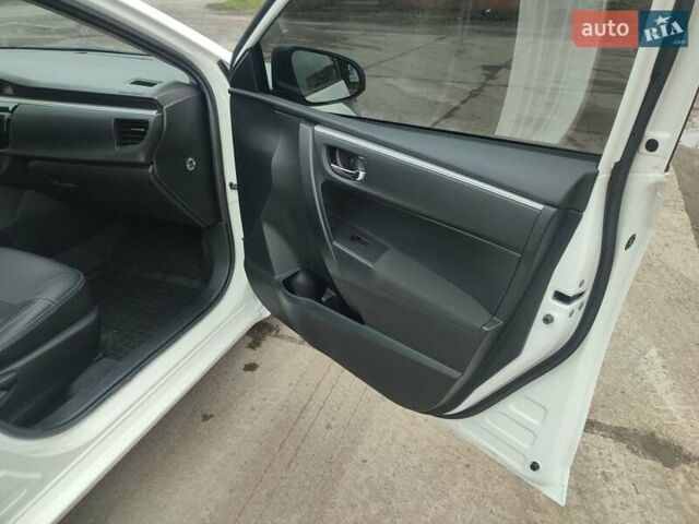 Белый Тойота Королла, объемом двигателя 1.3 л и пробегом 150 тыс. км за 10500 $, фото 32 на Automoto.ua