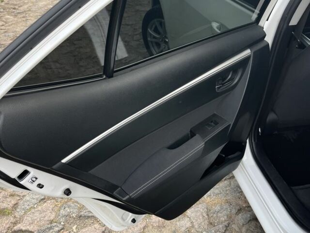 Белый Тойота Королла, объемом двигателя 1.6 л и пробегом 142 тыс. км за 12200 $, фото 17 на Automoto.ua