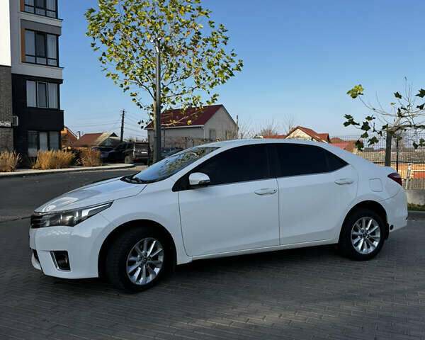 Белый Тойота Королла, объемом двигателя 1.6 л и пробегом 220 тыс. км за 10499 $, фото 1 на Automoto.ua