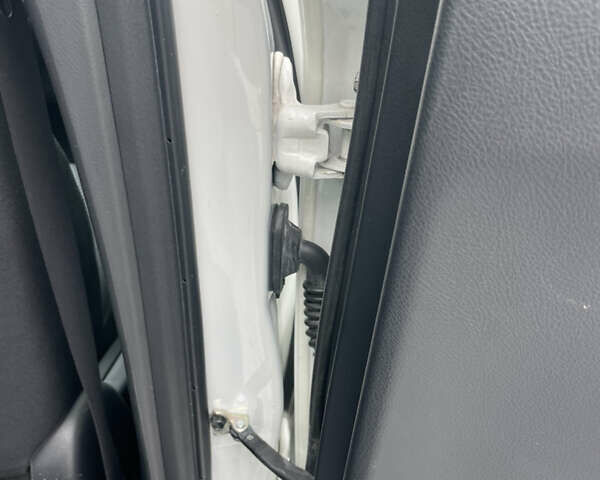 Білий Тойота Королла, об'ємом двигуна 1.6 л та пробігом 141 тис. км за 9800 $, фото 26 на Automoto.ua