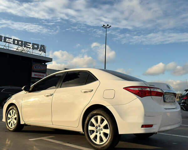 Белый Тойота Королла, объемом двигателя 1.6 л и пробегом 183 тыс. км за 9890 $, фото 5 на Automoto.ua