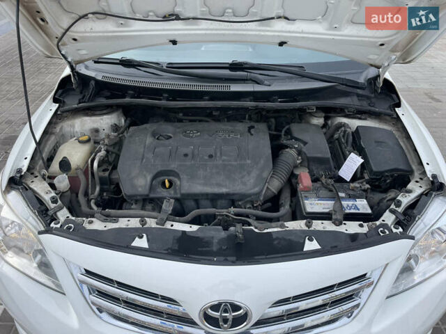 Білий Тойота Королла, об'ємом двигуна 1.6 л та пробігом 141 тис. км за 9800 $, фото 13 на Automoto.ua