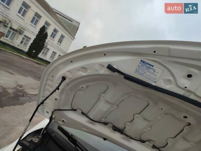 Белый Тойота Королла, объемом двигателя 1.3 л и пробегом 150 тыс. км за 10500 $, фото 36 на Automoto.ua