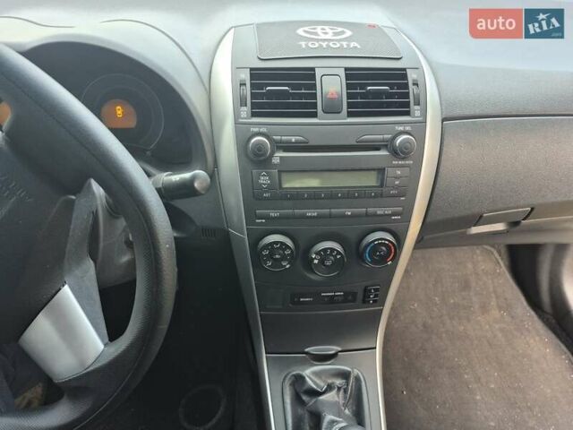 Белый Тойота Королла, объемом двигателя 0 л и пробегом 145 тыс. км за 7300 $, фото 8 на Automoto.ua