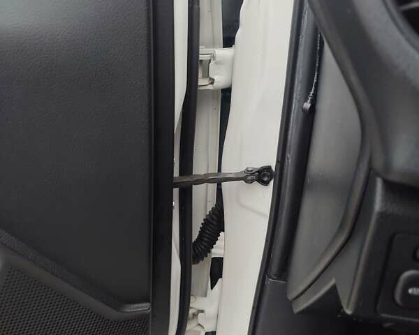 Белый Тойота Королла, объемом двигателя 1.3 л и пробегом 150 тыс. км за 10500 $, фото 18 на Automoto.ua