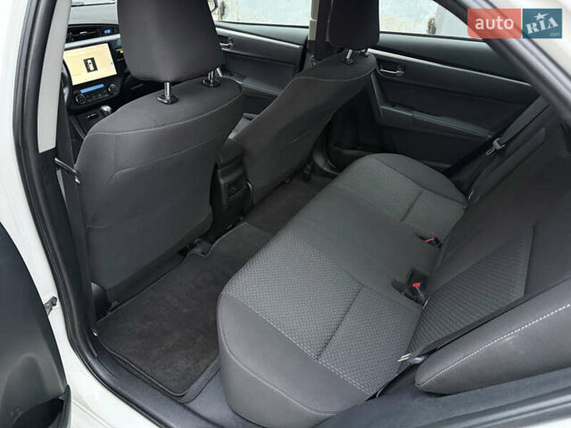 Белый Тойота Королла, объемом двигателя 1.6 л и пробегом 162 тыс. км за 11200 $, фото 7 на Automoto.ua