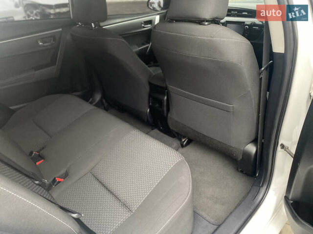 Белый Тойота Королла, объемом двигателя 1.6 л и пробегом 193 тыс. км за 12500 $, фото 27 на Automoto.ua