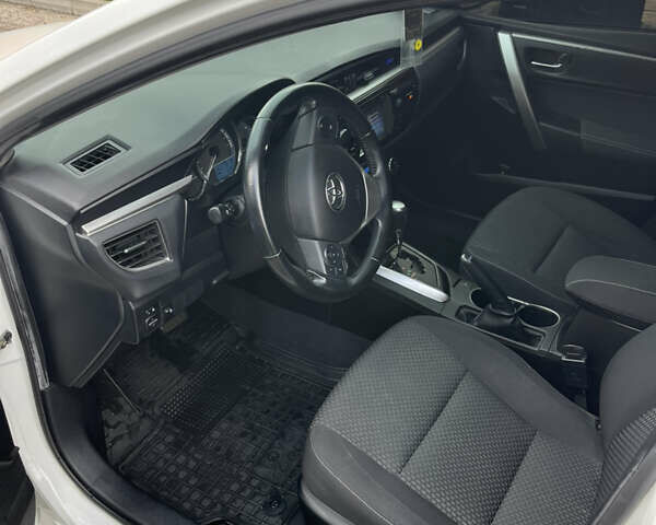 Белый Тойота Королла, объемом двигателя 1.6 л и пробегом 142 тыс. км за 12000 $, фото 17 на Automoto.ua