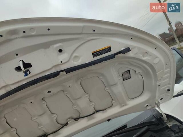 Белый Тойота Королла, объемом двигателя 1.3 л и пробегом 150 тыс. км за 10500 $, фото 37 на Automoto.ua