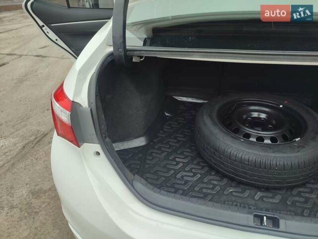 Белый Тойота Королла, объемом двигателя 1.3 л и пробегом 150 тыс. км за 10500 $, фото 25 на Automoto.ua