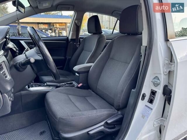 Белый Тойота Королла, объемом двигателя 1.6 л и пробегом 142 тыс. км за 12900 $, фото 6 на Automoto.ua