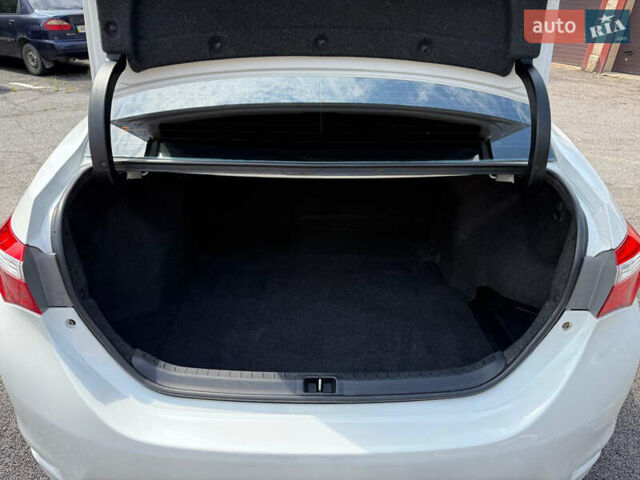 Белый Тойота Королла, объемом двигателя 1.6 л и пробегом 190 тыс. км за 12500 $, фото 4 на Automoto.ua