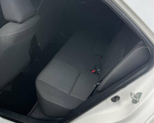 Белый Тойота Королла, объемом двигателя 1.6 л и пробегом 142 тыс. км за 12000 $, фото 19 на Automoto.ua